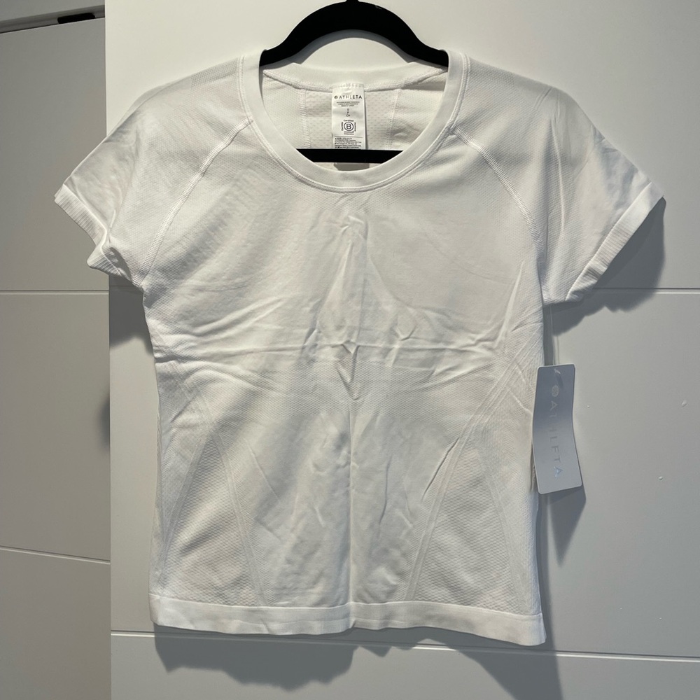 Athleta Momentum Seamlesss Short Sleeve Tee, Sport Length